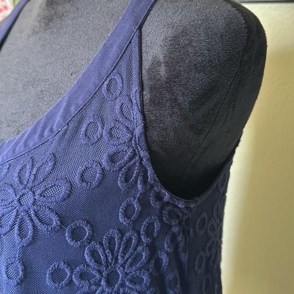 💖Tommy Hilfiger navy sheer sleeveless embroidered flower tank - Picture 6 of 7